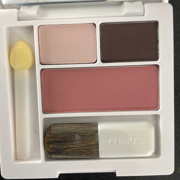 Clinique travel eye shadow/blush pallet - Picture 3 of 3